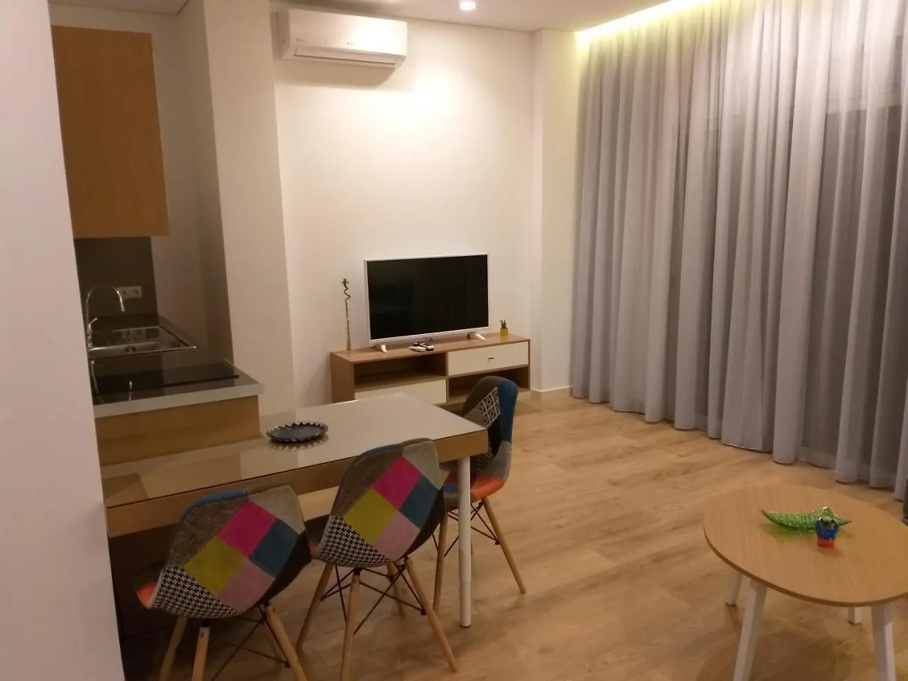 Aparthotel Rustemi Sarandë 0*,  Albania